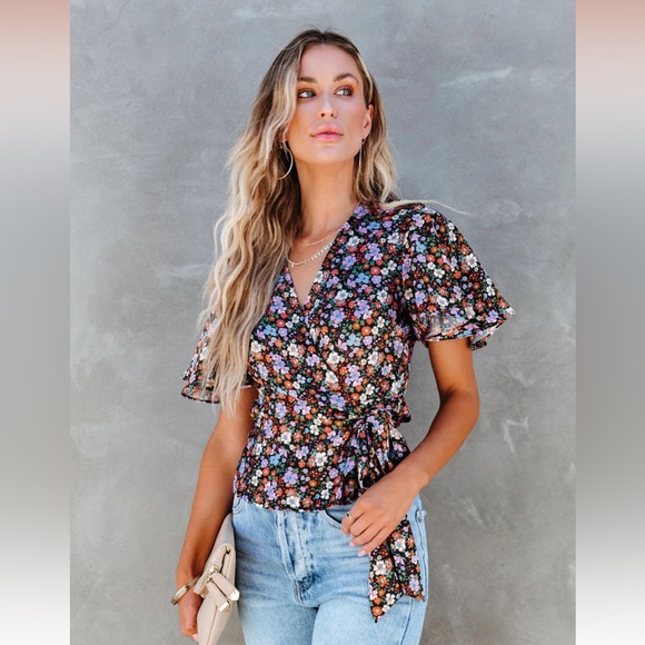 NWOT VICI FLORAL WRAP TOP SIZE MEDIUM - Picture 3 of 8